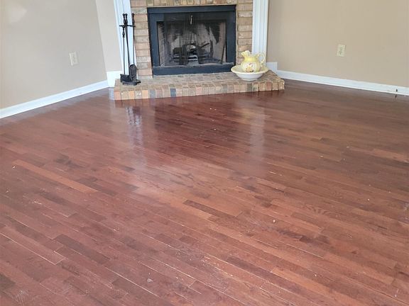 3rd image of 343 Jamestown Manor Dr