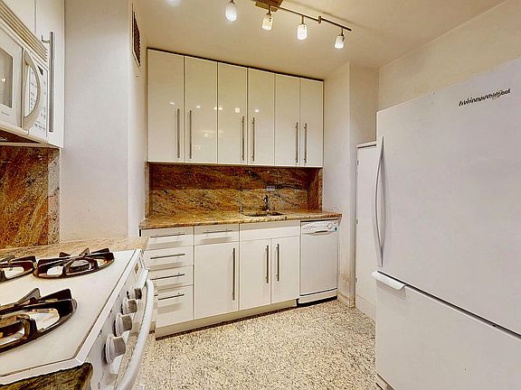 3rd image of 35 Seacoast Ter APT 15G