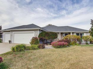 1266 Sandpiper Dr, Oconomowoc, WI 53066