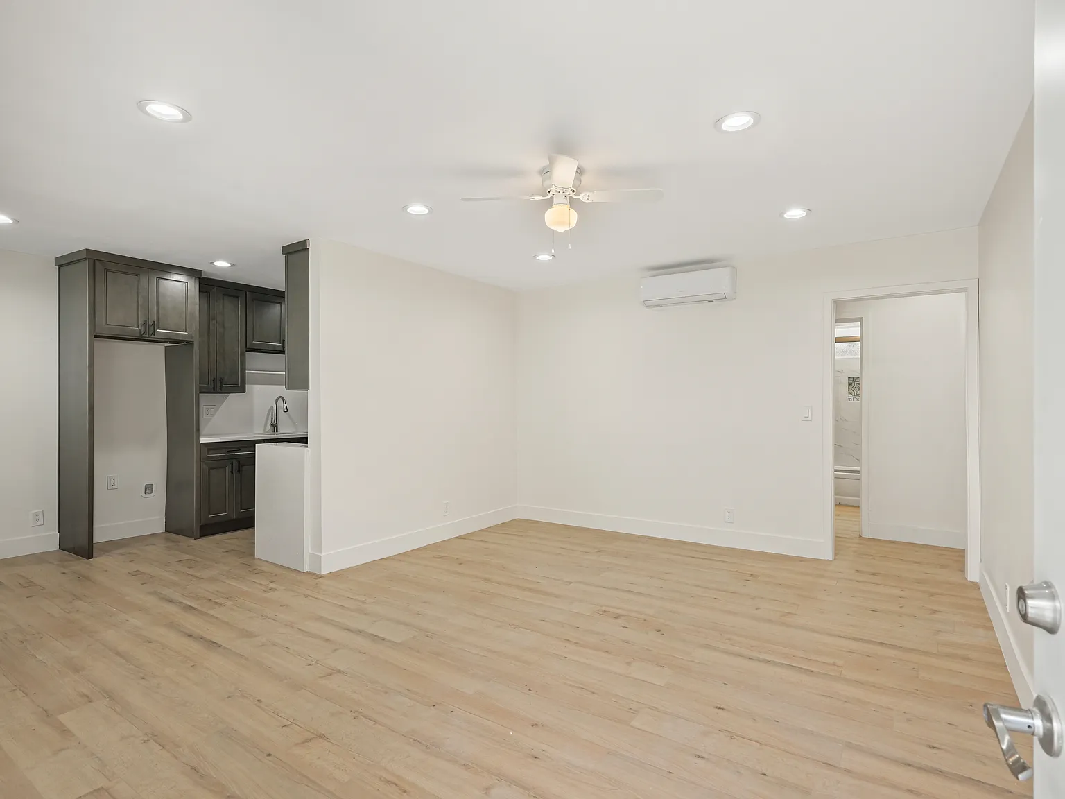 2 bed, 980 sqft, $3,000 — Photo 4