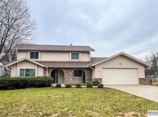 6625 Stratford Cir, Omaha, NE 68137