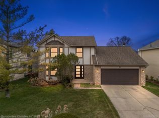 2692 Apache Trl, Wixom, MI 48393