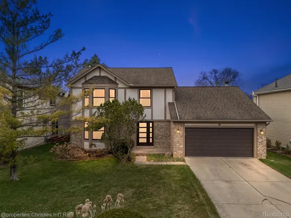2692 Apache Trl, Wixom, MI 48393
