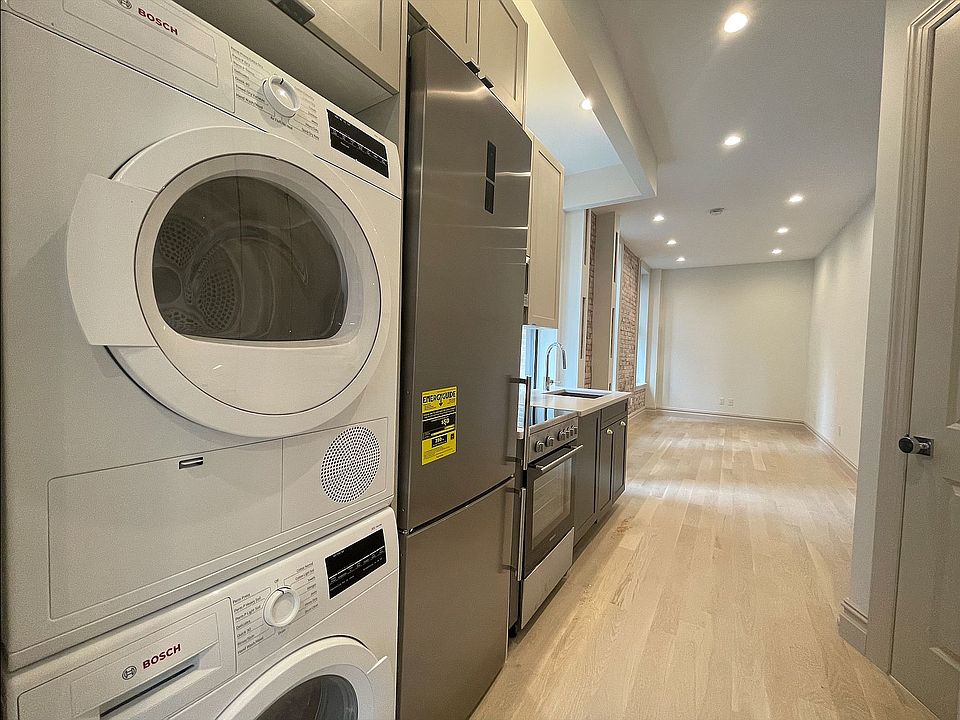 1st image of 400 E 74th St #26