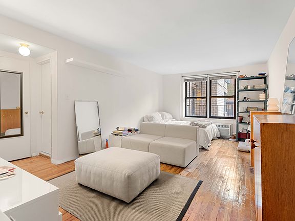 5th image of 165 Christopher St APT 1O