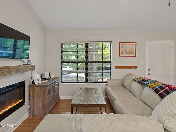 5th image of 7313 Wildwood Ct