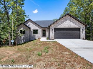 8 Letchworth Dr, Bella Vista, AR 72714