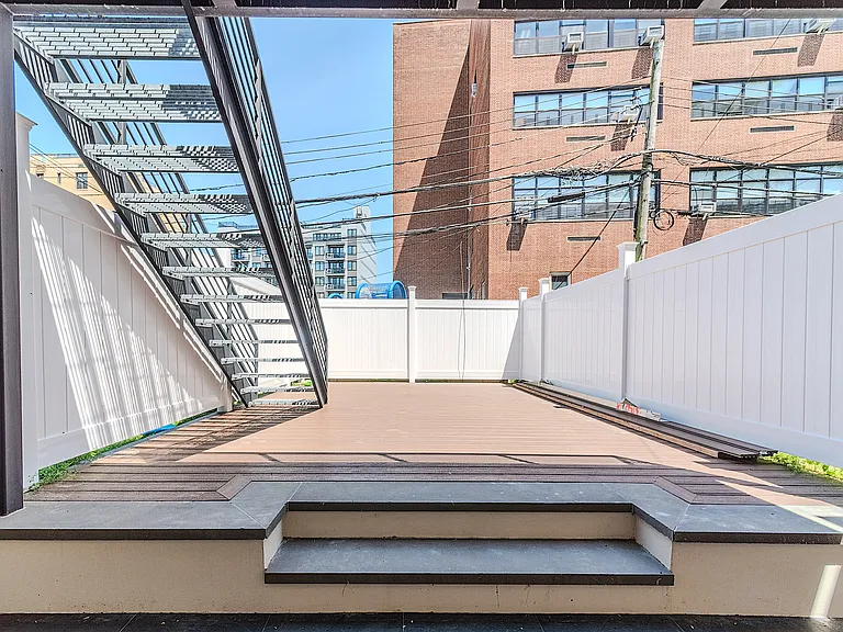 Corbin Pl — Photo 4