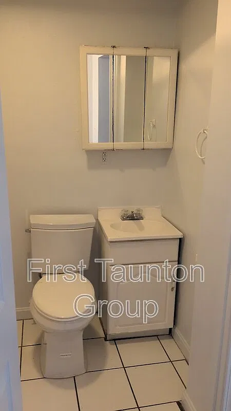 458 Weir St — Photo 3