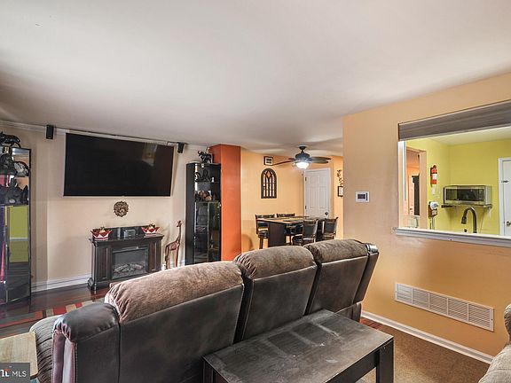 4th image of 321 Norman Dr