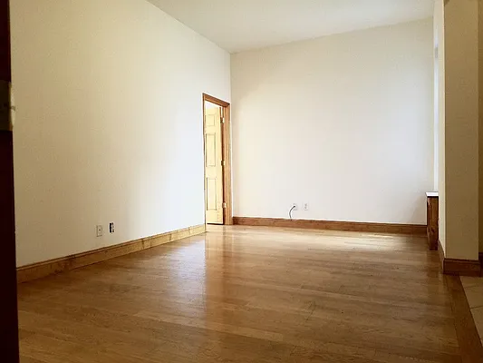 Rented by Mdrn Residential | media 52