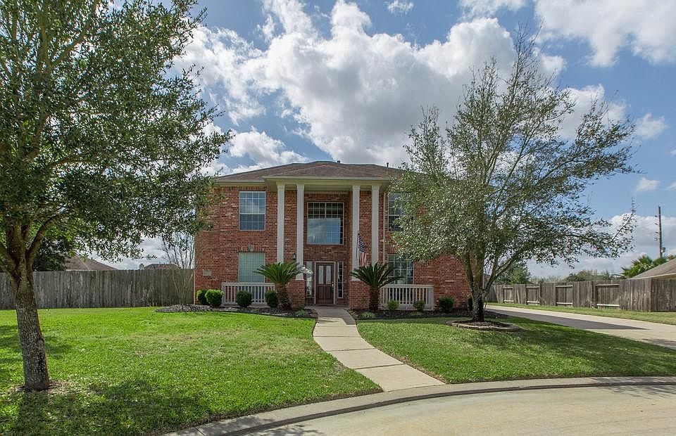 Don't wait, Call me today for your showing of this house.