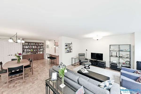 Sold by Moda Realty | media 27