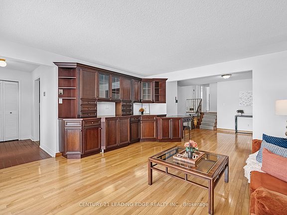 5th image of 121 Twyn Rivers Dr