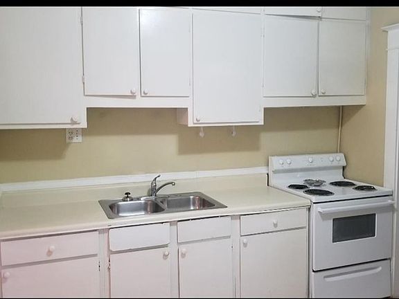 2nd image of 808 E Livingston St