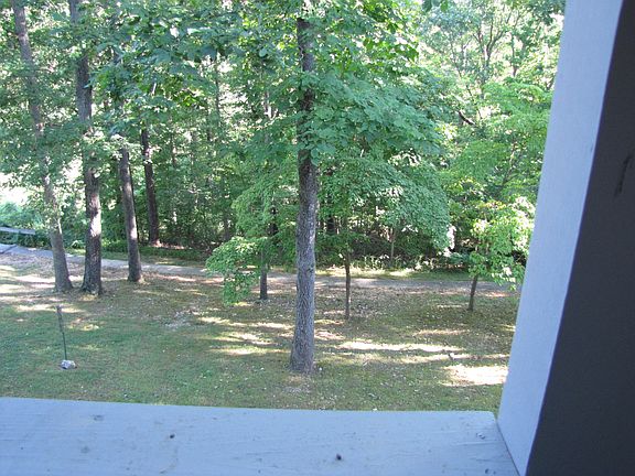 5th image of 17 Estes Dr