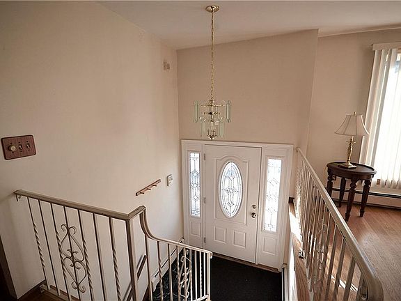 3rd image of 115 Orlando Dr