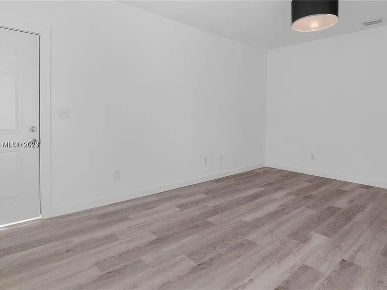1561 Jefferson Ave #6 — Photo 7