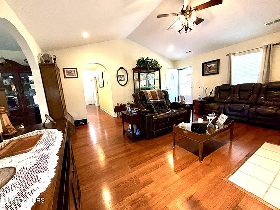 4th image of 1049 Little Dogwood Rd