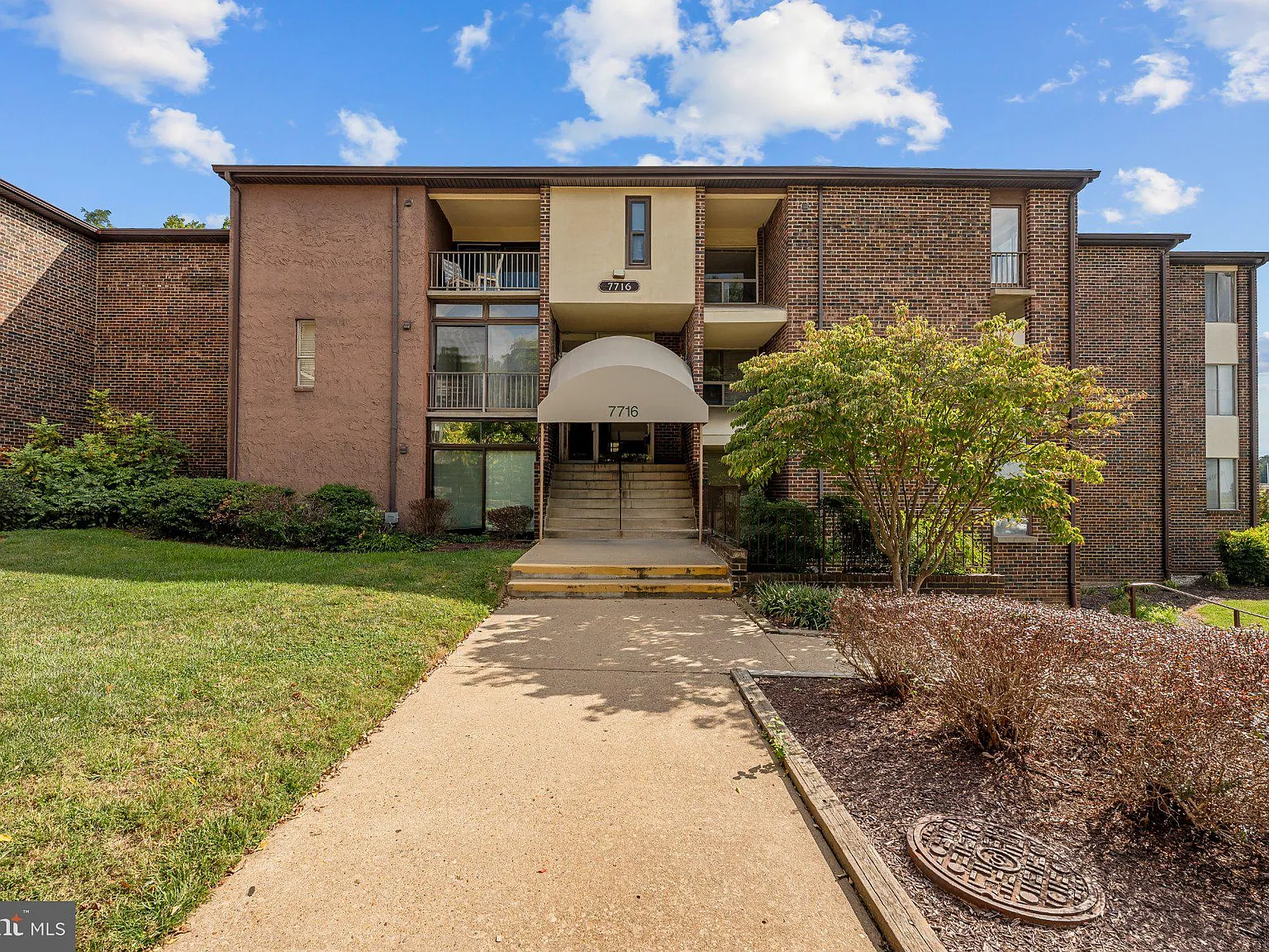 3 bed, 2.0 bath, 1420 sqft, $2,495 — Photo 1