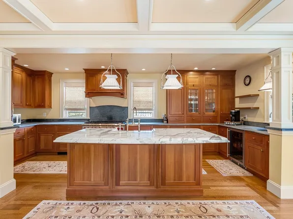 42 Mayhew St, Dorchester, MA 02125