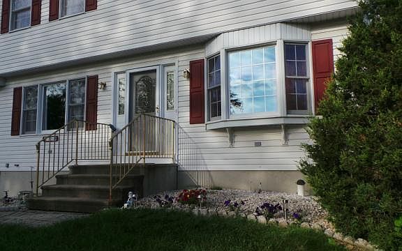 3rd image of 275 Parkterrace Ct
