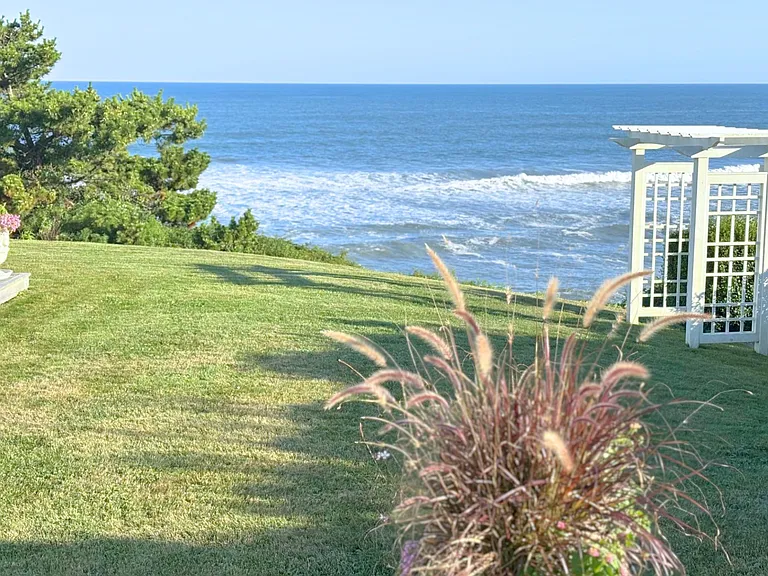 390 Old Montauk Hwy — Photo 34