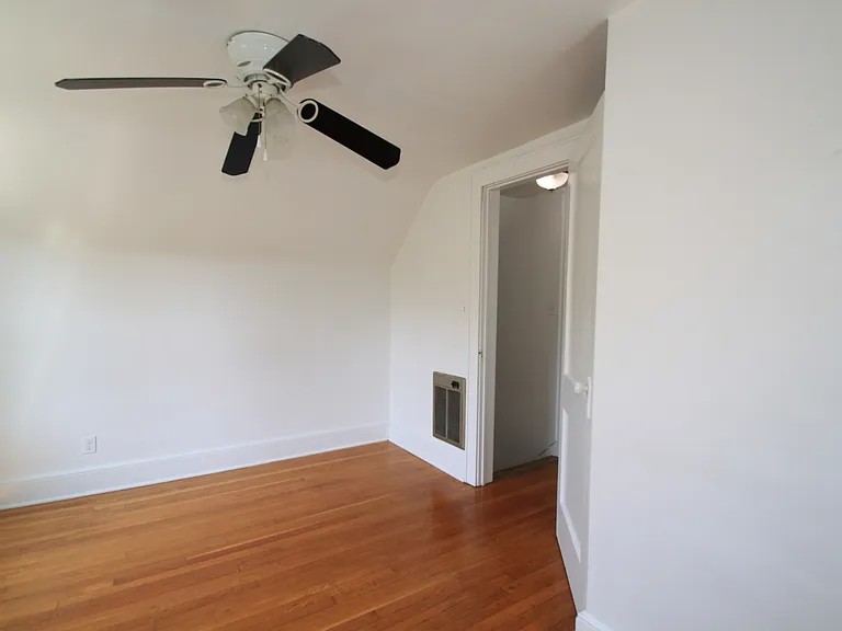 38 Glenwood Blvd — Photo 16