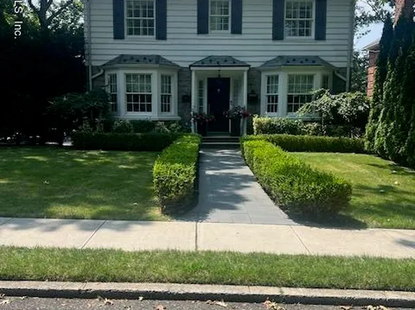 38 Lakewood Rd, Staten Island, NY 10301