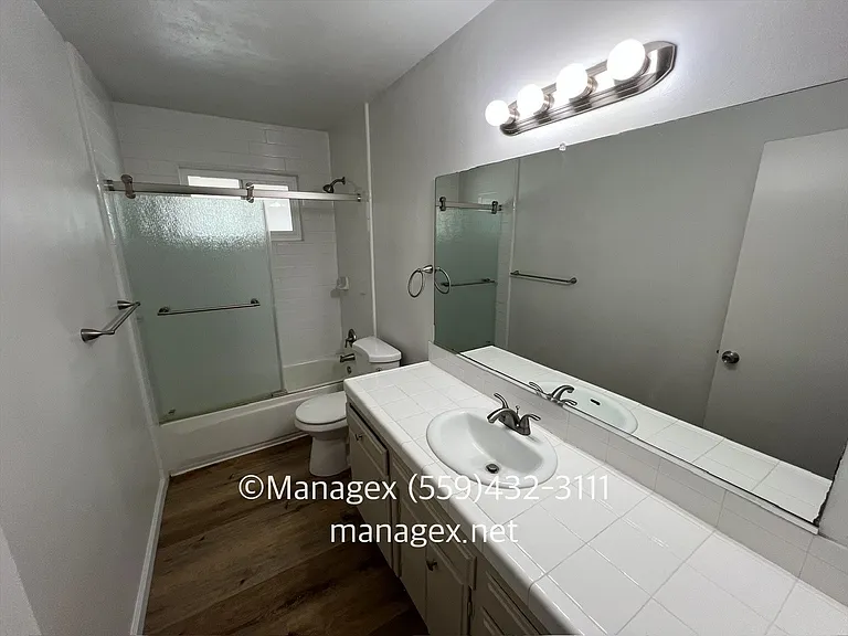 1246 W Dyer Ave — Photo 10