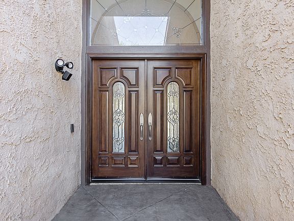 3rd image of 3332 Holloway St