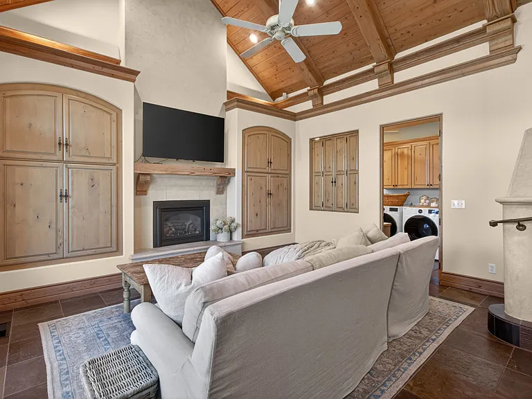 2375 Clubhouse Dr — Photo 39