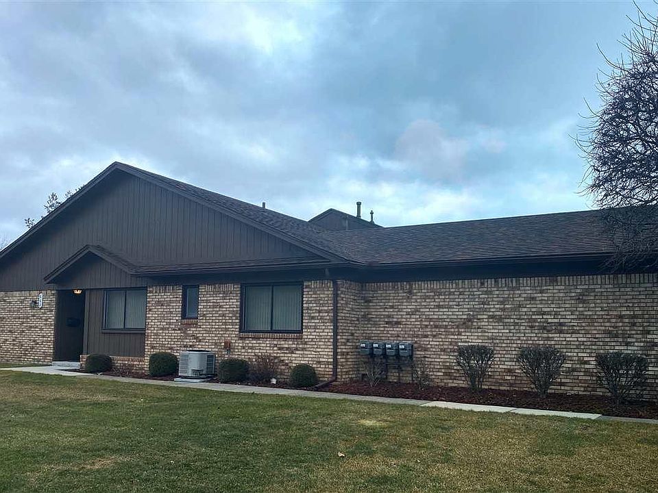 1st image of 662 Country Club Dr