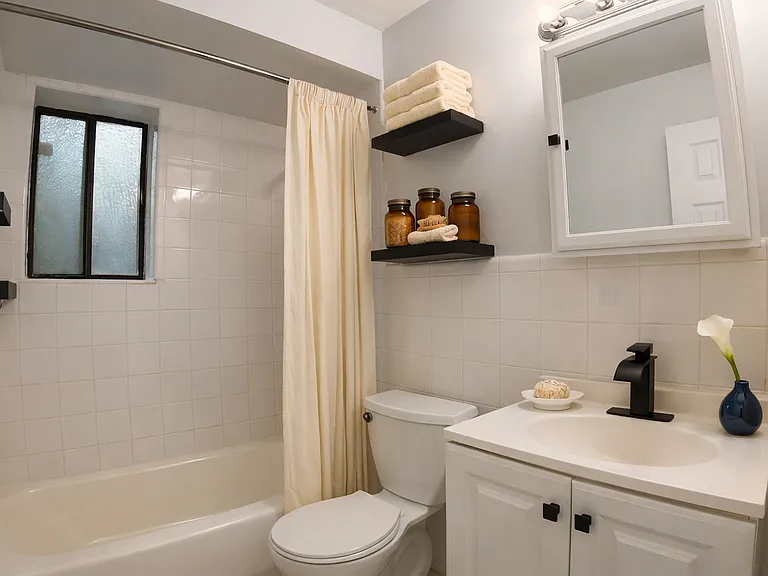 West Central Apartments — Photo 11