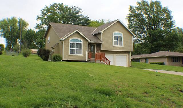 1st image of 104 E Forest Ln