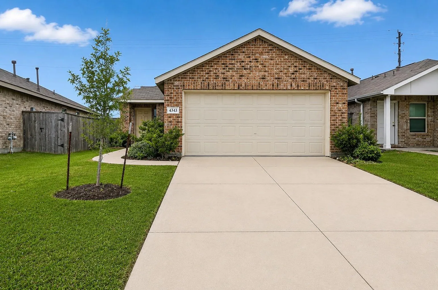3 bed, 2.0 bath, 1198 sqft, $2,100 — Photo 1