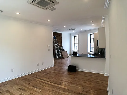 Rented by Francine Realty | media 10