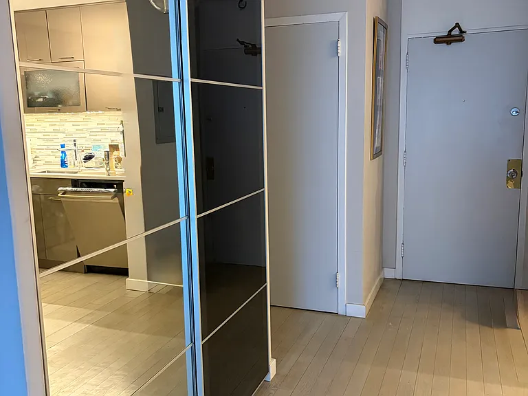 129 E Bellevue Pl #301 — Photo 22