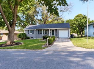 302 NE Howard Ave, Lees Summit, MO 64063