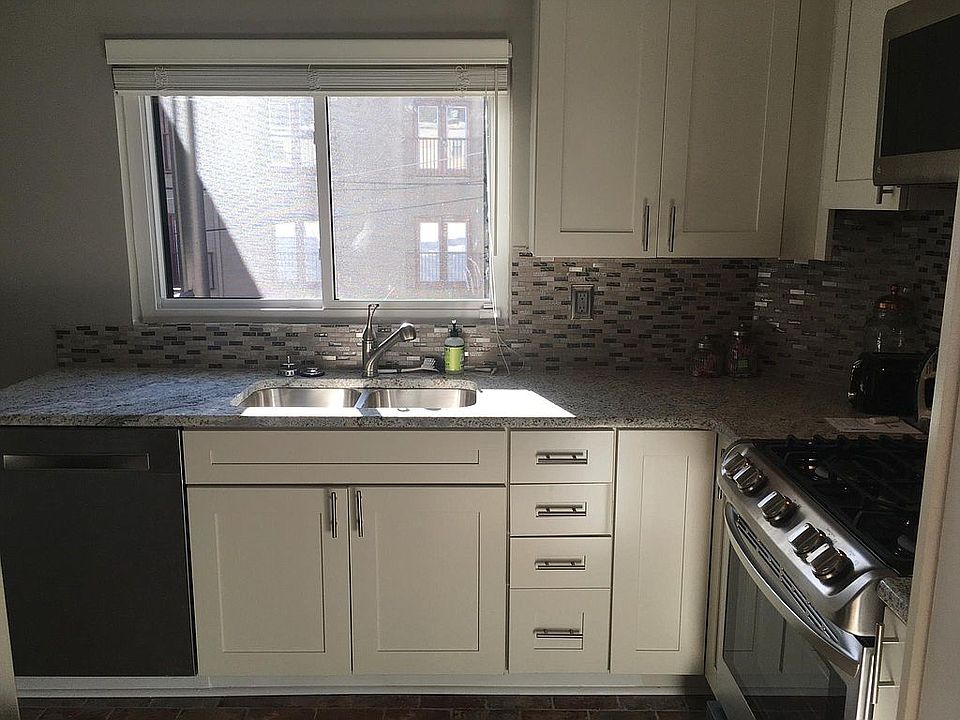 Double sink w disposal
