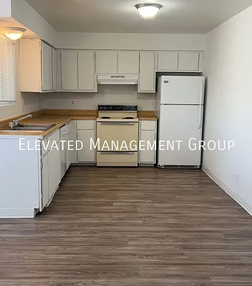 3504 Tyson Pl NE #B — Photo 2