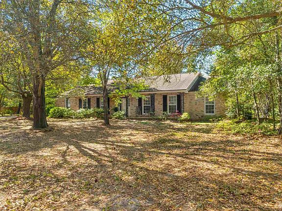 3rd image of 732 Mound Cir
