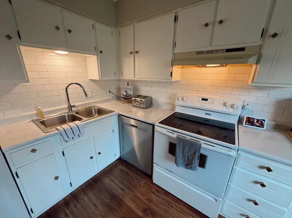 7230 W River Rd APT 3, Minneapolis, MN 55430