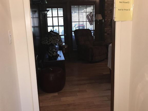 5th image of 8302 Oxford Dr