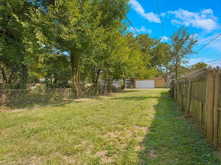 172 S Richardson Ave — Photo 27