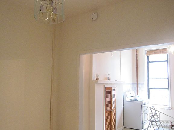 4th image of 308 11th St #1L