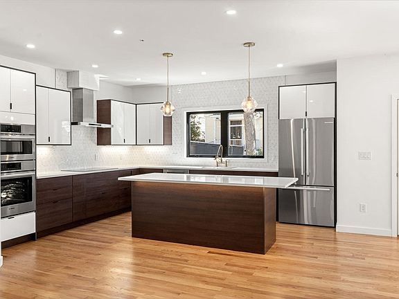 4th image of 421 Medford St #421