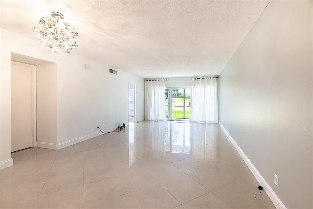 3300 N Palm Aire Dr #102