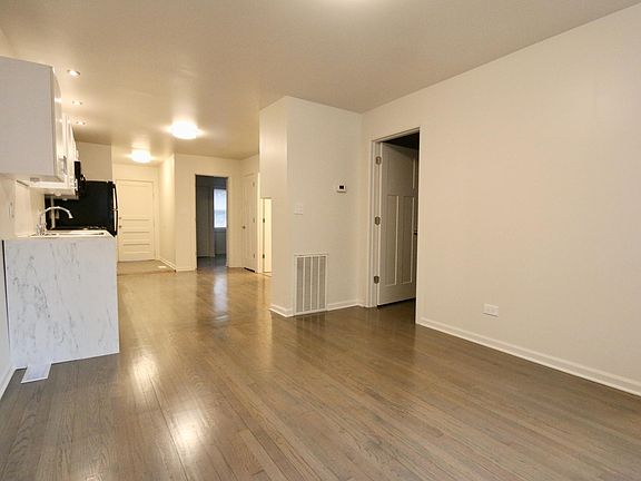 3rd image of 1944 W 22nd Pl Unit 1