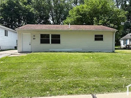 224 Becker Dr — Photo 2